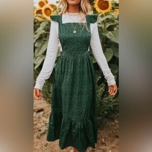 😍 ZARA 😍Green floral Pinafore dress